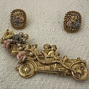 Vintage Brooch and Matching Earrings (pierced)
